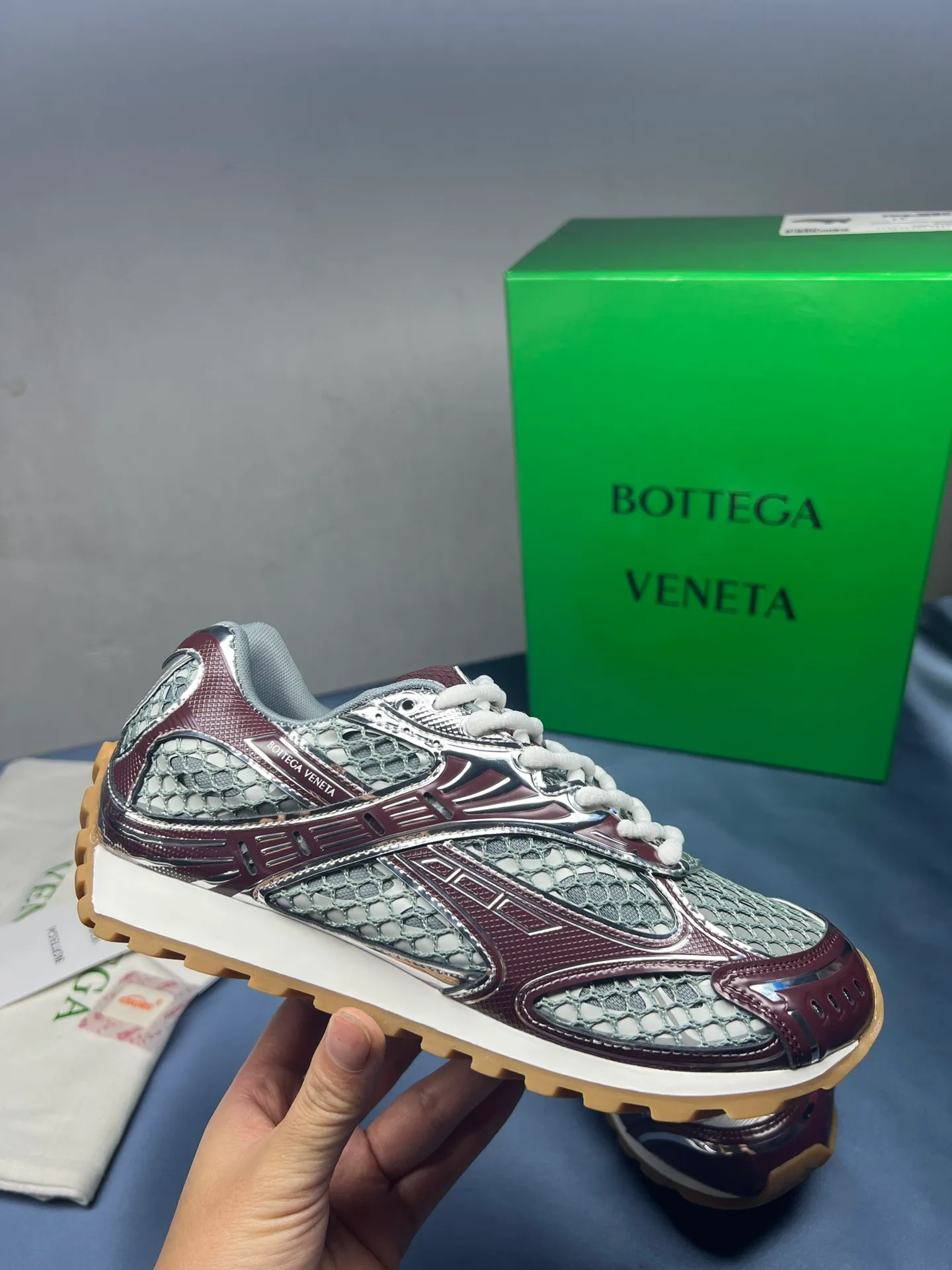 👟👟Ex-factory price 600👟👟 Men's size +10 Real photos 🔥🔥BV Orbit sneakers Wang Yibo's same style couple's dad shoes Runner sneakers, made of lightweight technical mesh fabric. Matched with geometric pattern designed rubber outsole, Wang Zha series high version. Look for the package technology. It is actually a lot taller, but the legs are still slim. Very nice, playable and durable. Matched to the standard💯 Package shoe technology. Look for the high version. The outsole is made of color-blocked TPU outsole. Women's model 35 36 37 38 39 40 41 42 (40 41 42 43 44 45 customized) (Customer logo can be accepted without refund or exchange at a favorable price) Equipped with original packaging